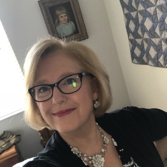 Meet your Posher, Debra - Picture 1 of 1